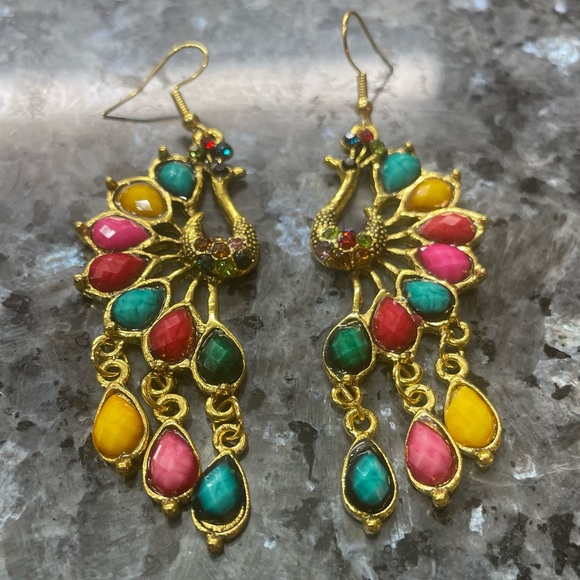 ⭕️ 3/$24 ⭕️ Beaded gold rainbow peacock earrings with rhinestones / NWOT - Picture 3 of 7